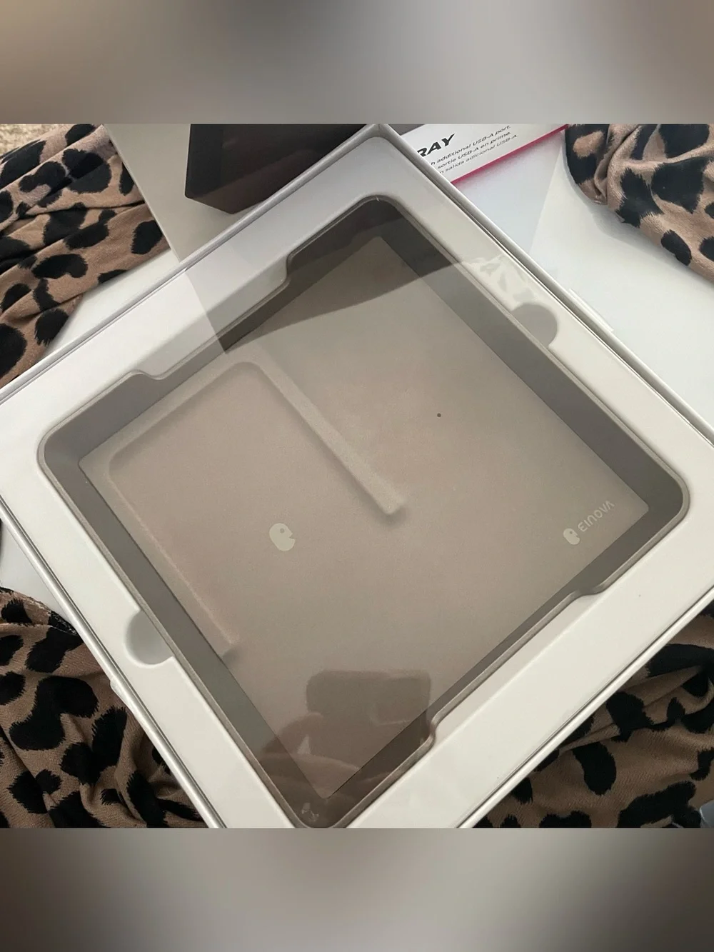 Einova Wireless charging Valet Tra